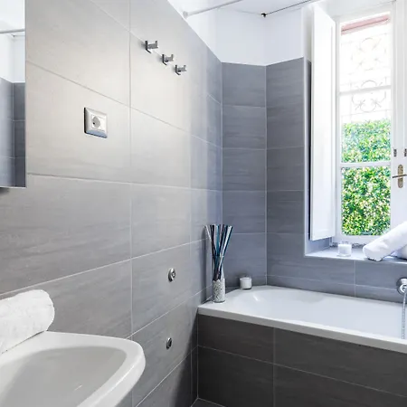 A World Aparts - 32 Calabria * רומא