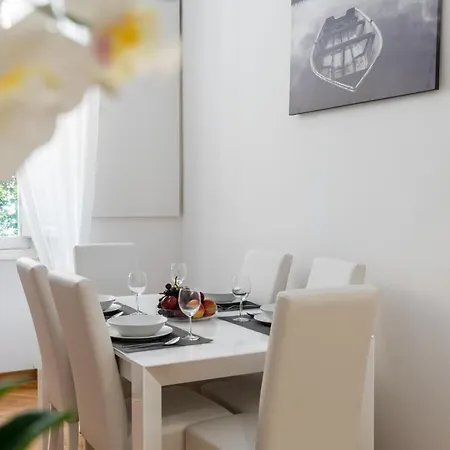 Апартаменты A World Aparts - 32 Calabria *