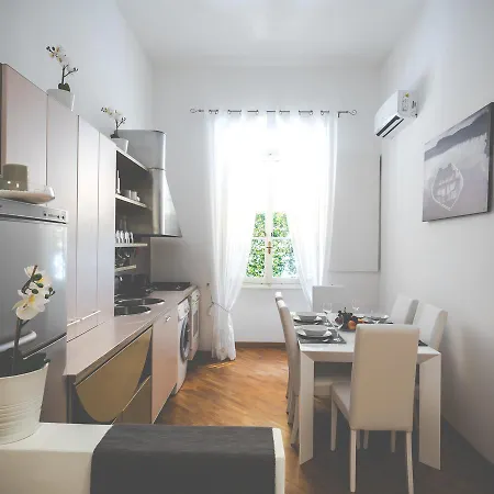 Апартаменты A World Aparts - 32 Calabria